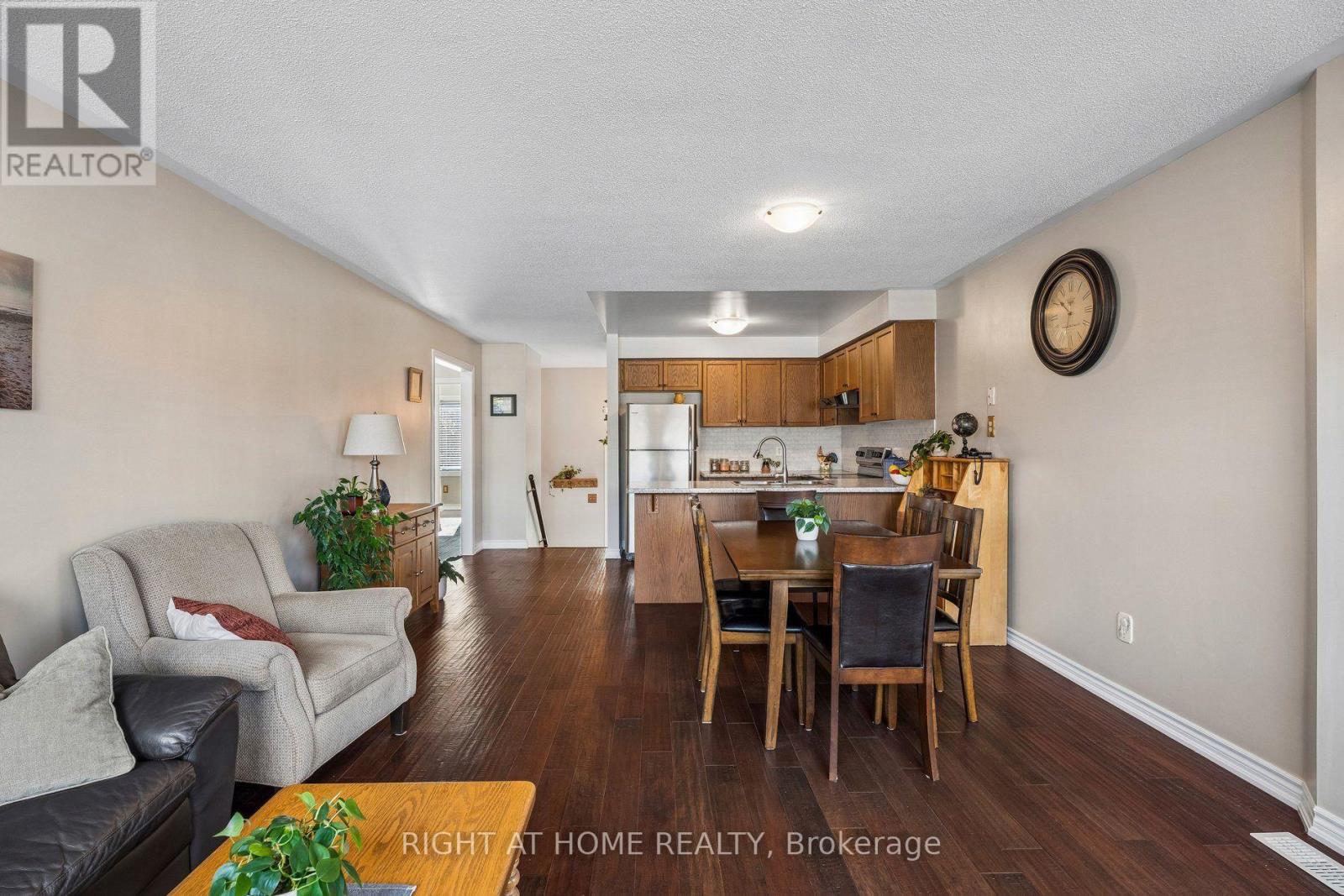 12 Player Drive, Barrie (East Bayfield), Ontario  L4M 6W1 - Photo 11 - S13880660