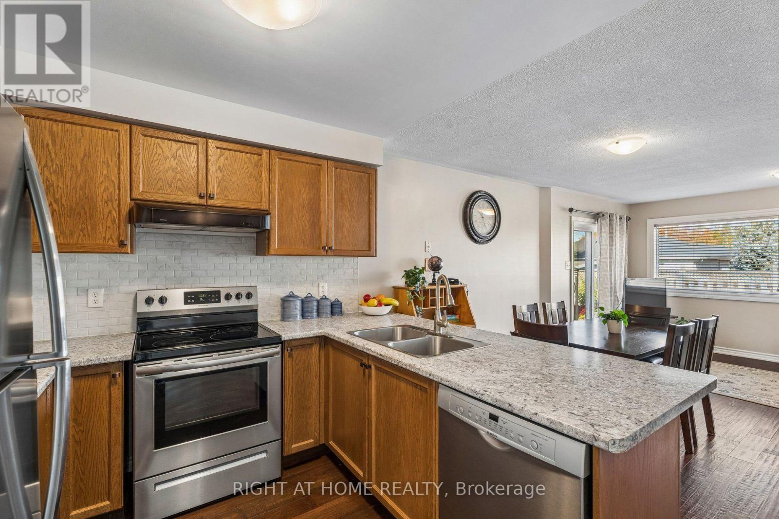12 Player Drive, Barrie (East Bayfield), Ontario  L4M 6W1 - Photo 14 - S13880660