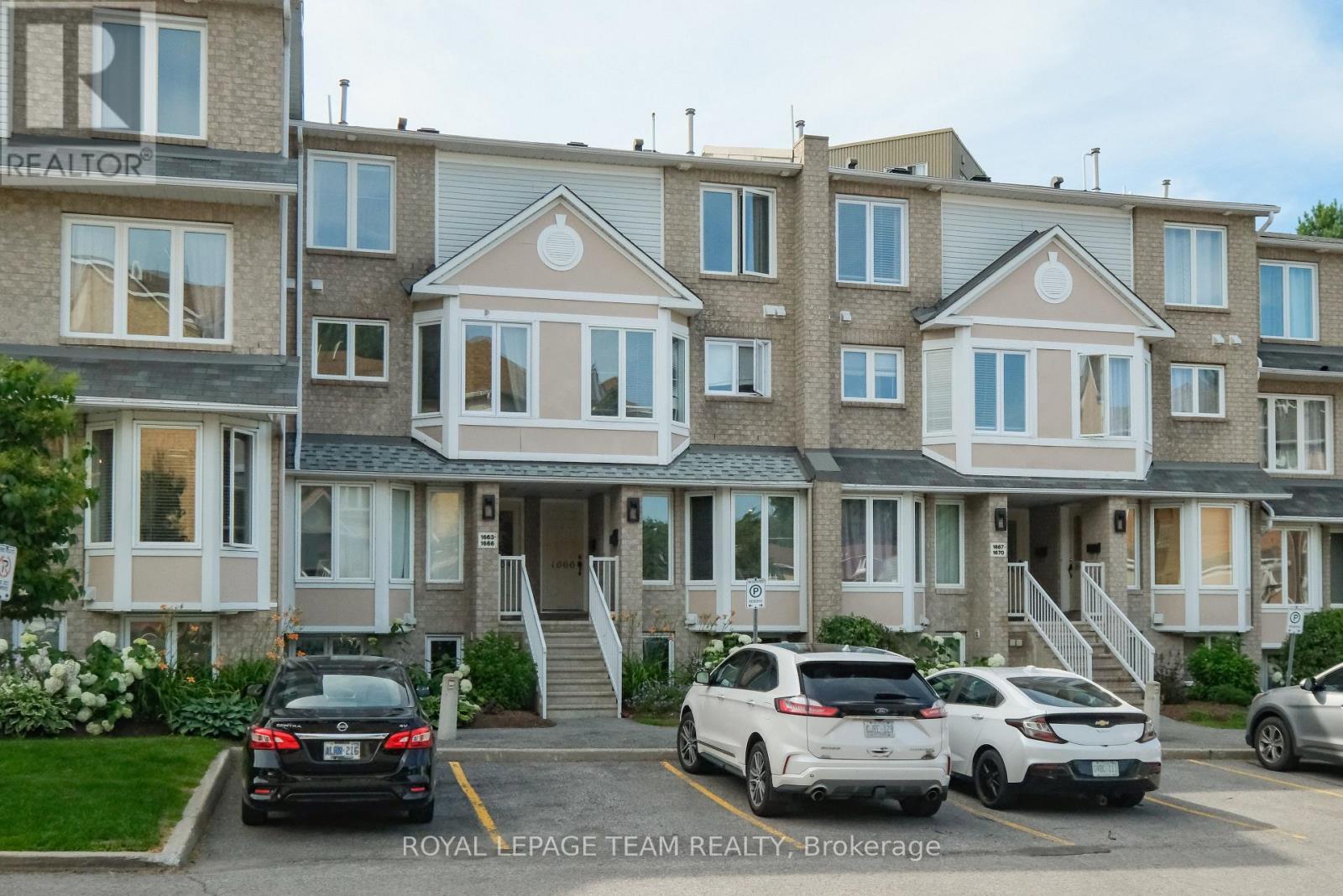 1665 Locksley Lane, Ottawa, Ontario K1J 1B6 - Photo 3 - X13880618