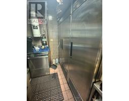 165 THE QUEENSWAY, Toronto, Ontario