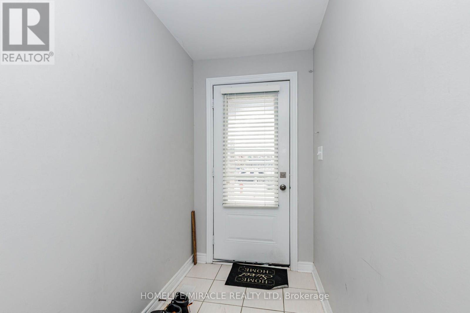 45 Padbury Trail, Brampton, Ontario  L7A 4V2 - Photo 4 - W13880612