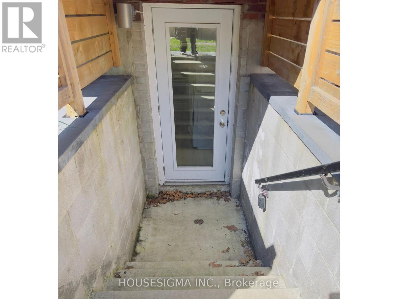 529 Runnymede Road, Toronto, Ontario  M6S 2Z8 - Photo 2 - W13880662