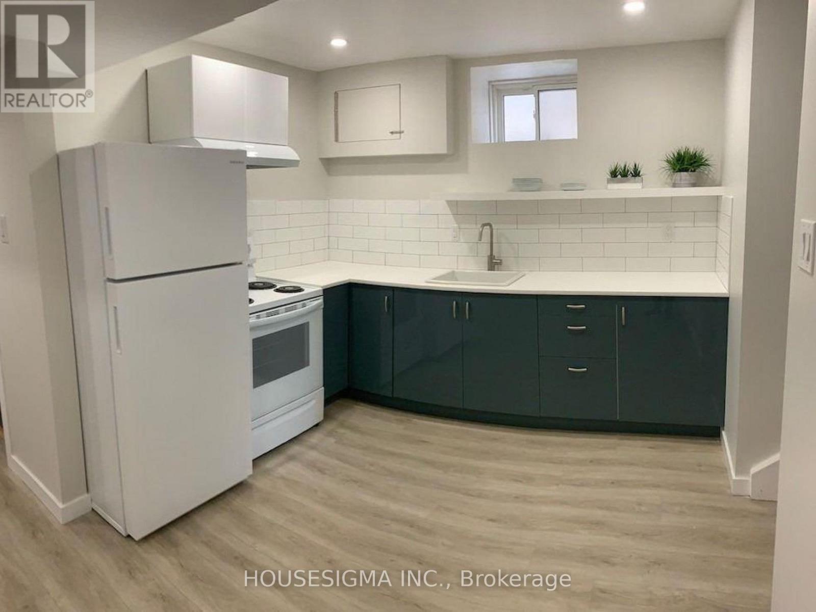 529 Runnymede Road, Toronto, Ontario  M6S 2Z8 - Photo 3 - W13880662