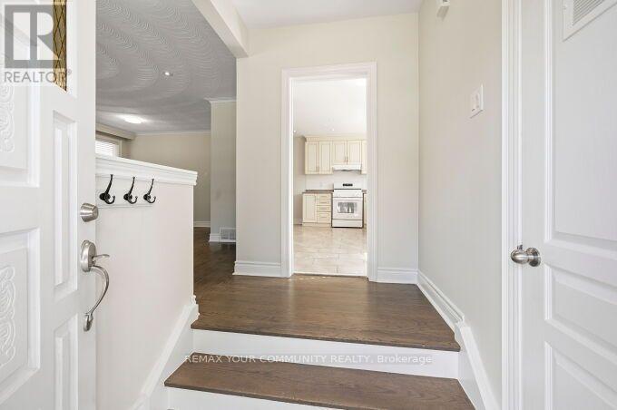 3 Indianola Drive, Toronto, Ontario  M9C 3P1 - Photo 7 - W13880682