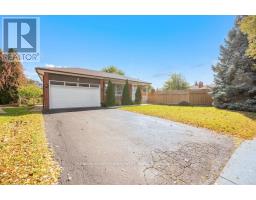 3 INDIANOLA DRIVE, Toronto, Ontario