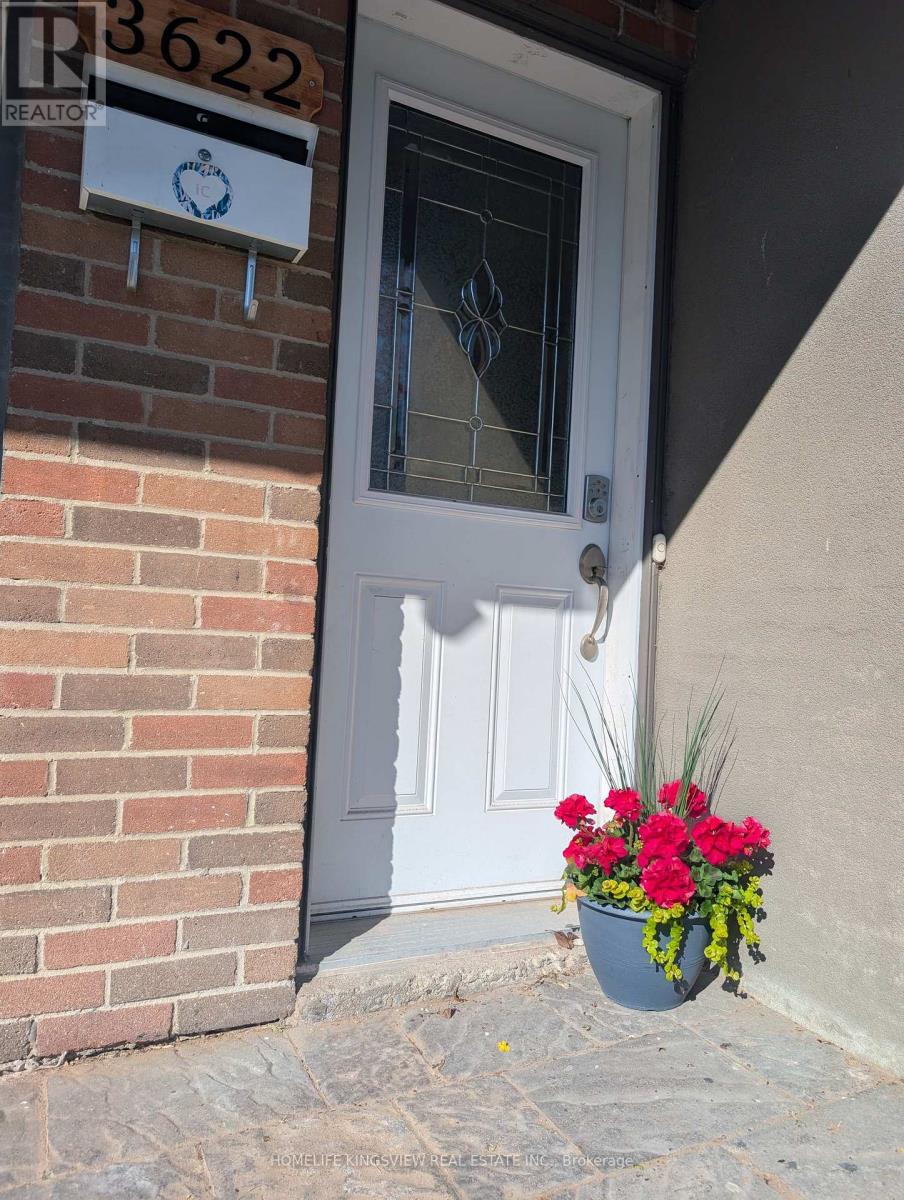 LOWER LEVEL - 3622 BIRCHMEADOW CRESCENT