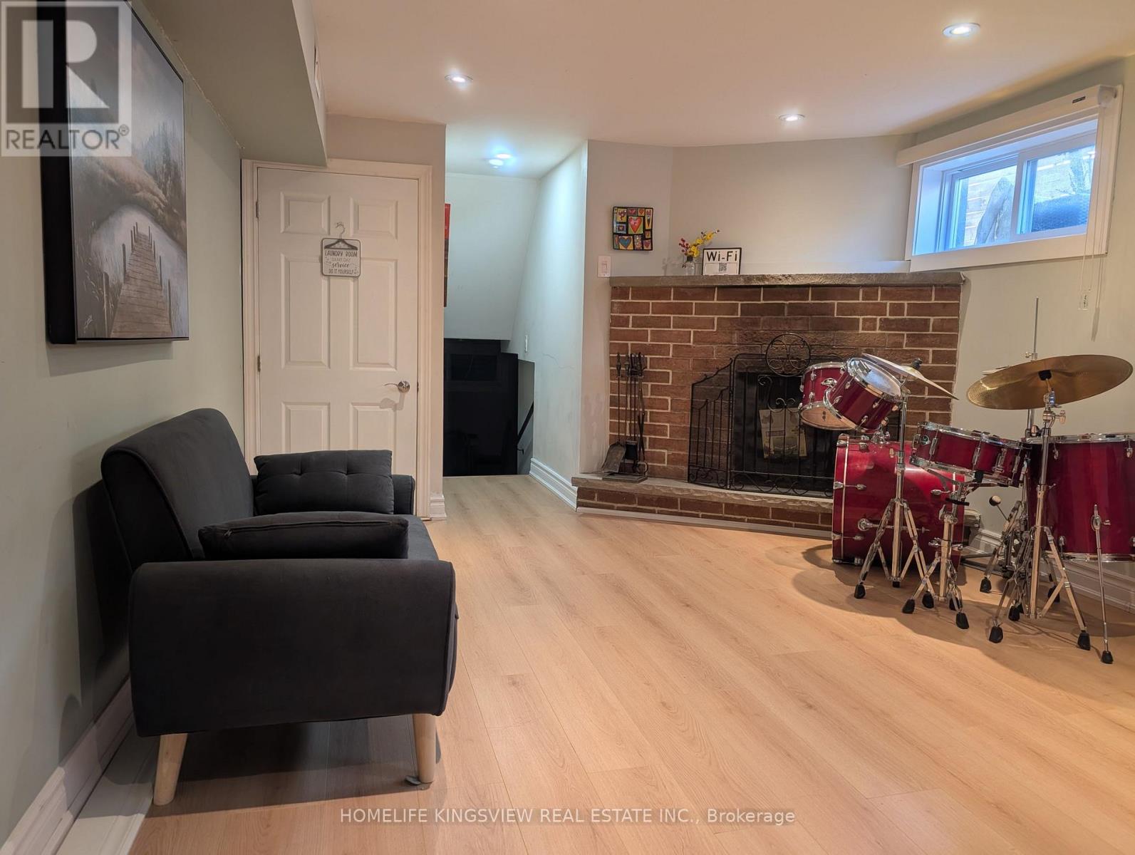 LOWER LEVEL - 3622 BIRCHMEADOW CRESCENT