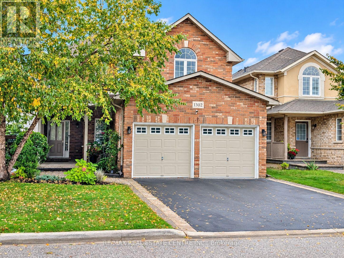 1302 RENFIELD DRIVE, Burlington, Ontario