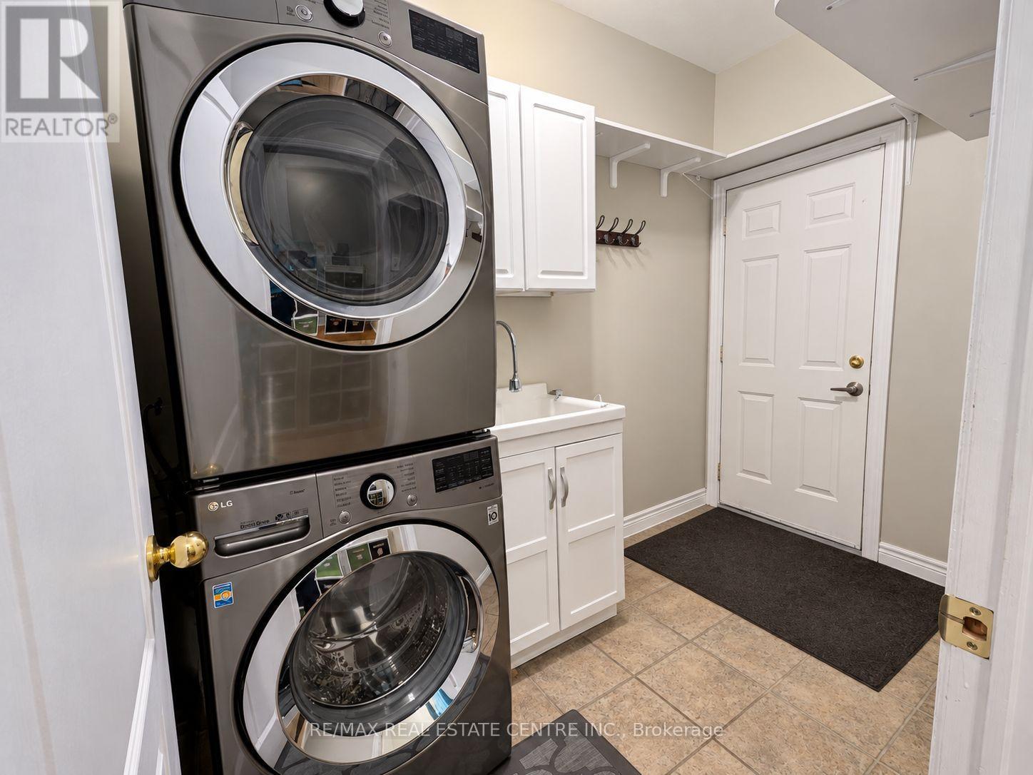 1302 Renfield Drive, Burlington, Ontario  L7M 4Z3 - Photo 10 - W13880718