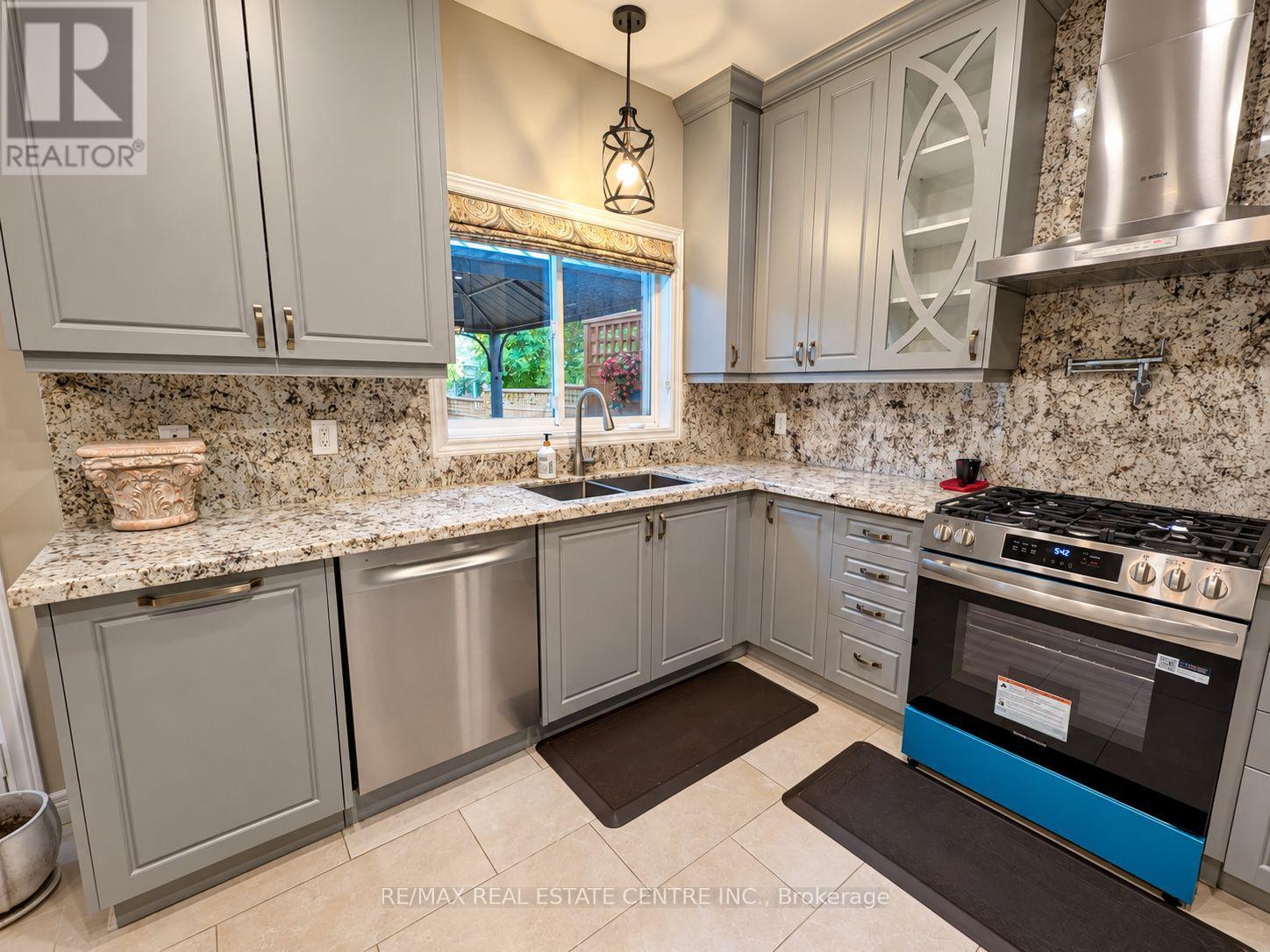 1302 Renfield Drive, Burlington, Ontario  L7M 4Z3 - Photo 15 - W13880718