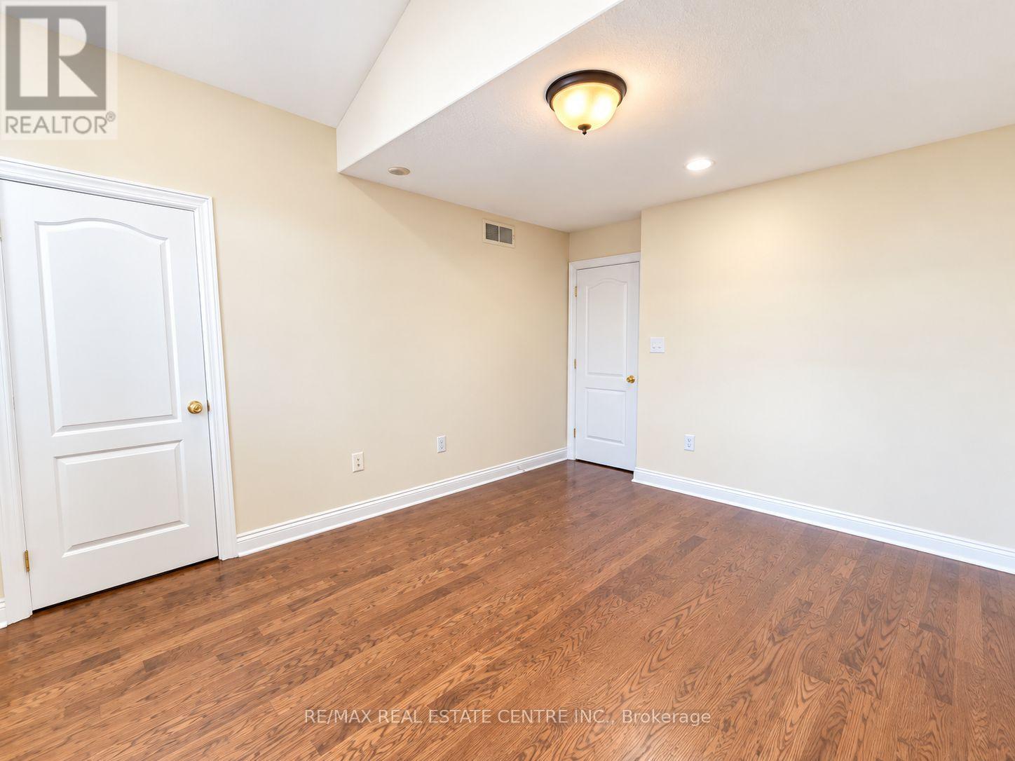 1302 Renfield Drive, Burlington, Ontario  L7M 4Z3 - Photo 30 - W13880718