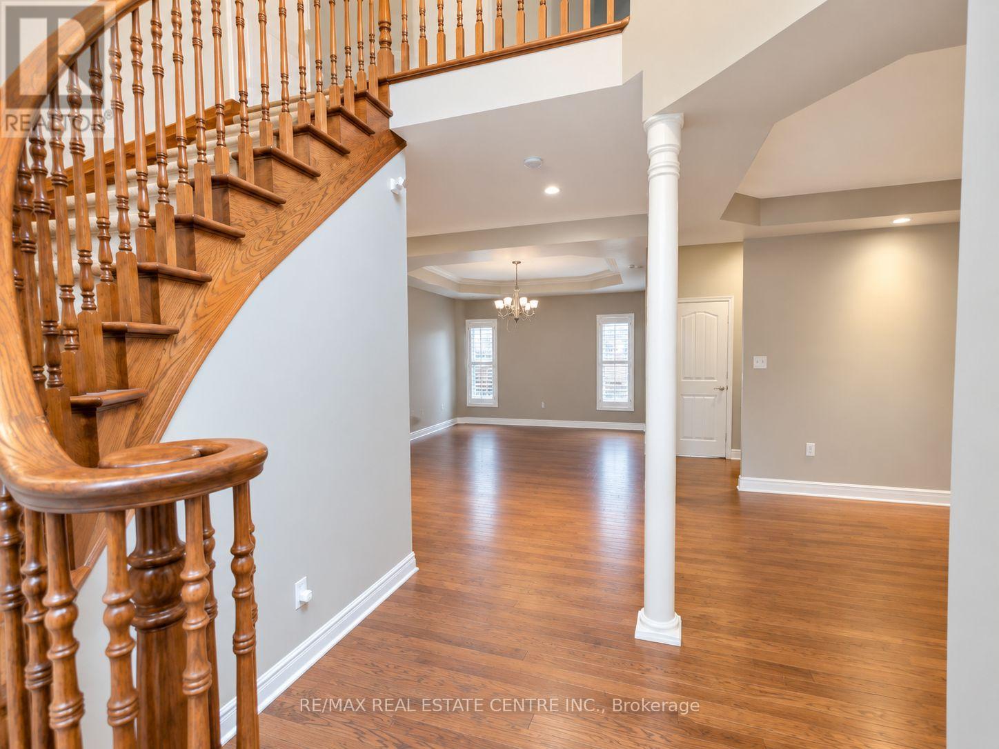 1302 Renfield Drive, Burlington, Ontario  L7M 4Z3 - Photo 4 - W13880718