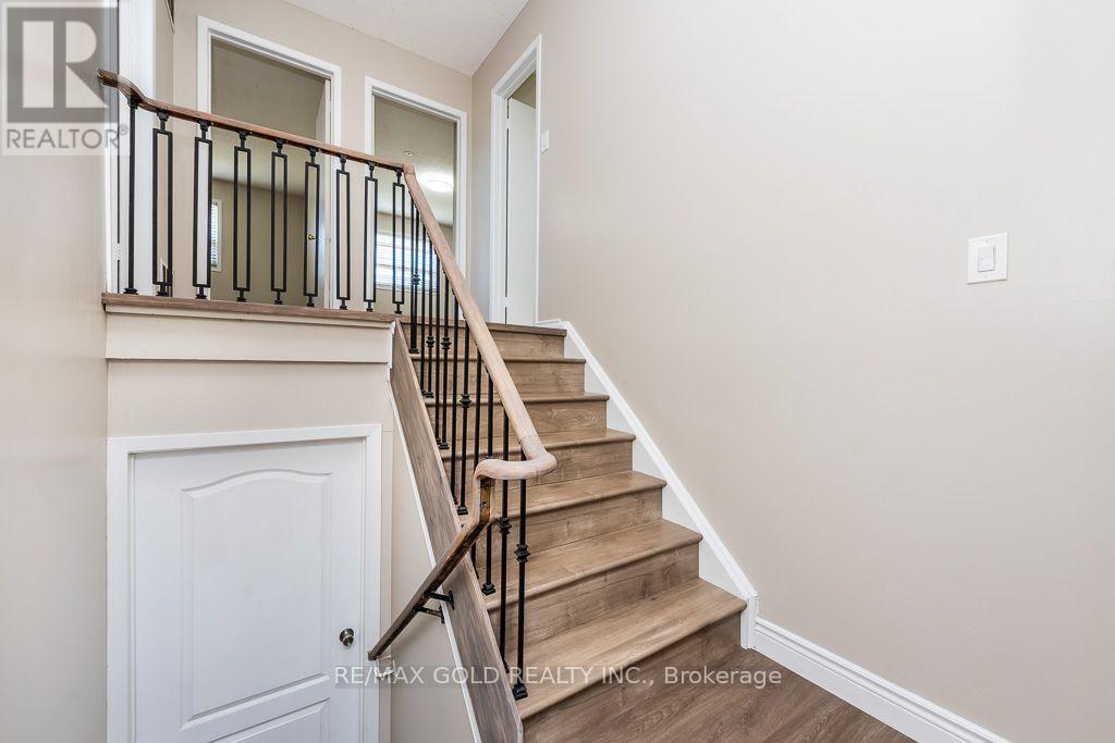 7283 Sigsbee Drive, Mississauga, Ontario  L4T 3L6 - Photo 13 - W13880798