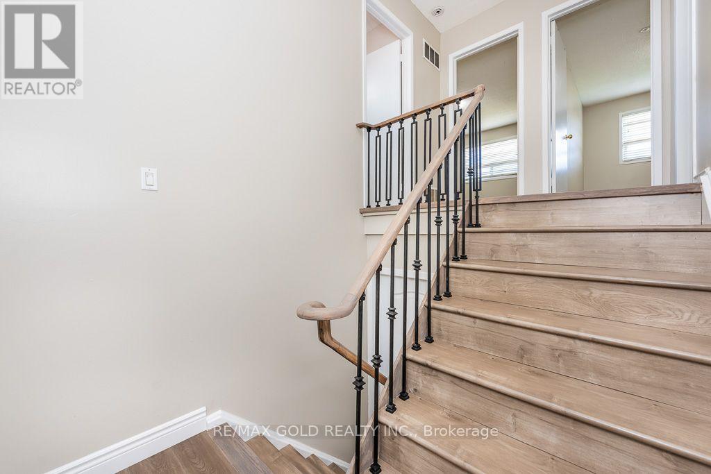 7283 Sigsbee Drive, Mississauga, Ontario  L4T 3L6 - Photo 14 - W13880798