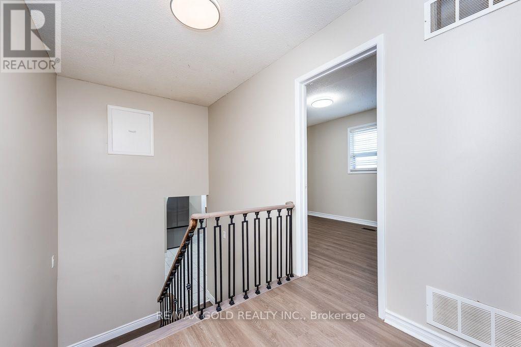7283 Sigsbee Drive, Mississauga, Ontario  L4T 3L6 - Photo 15 - W13880798