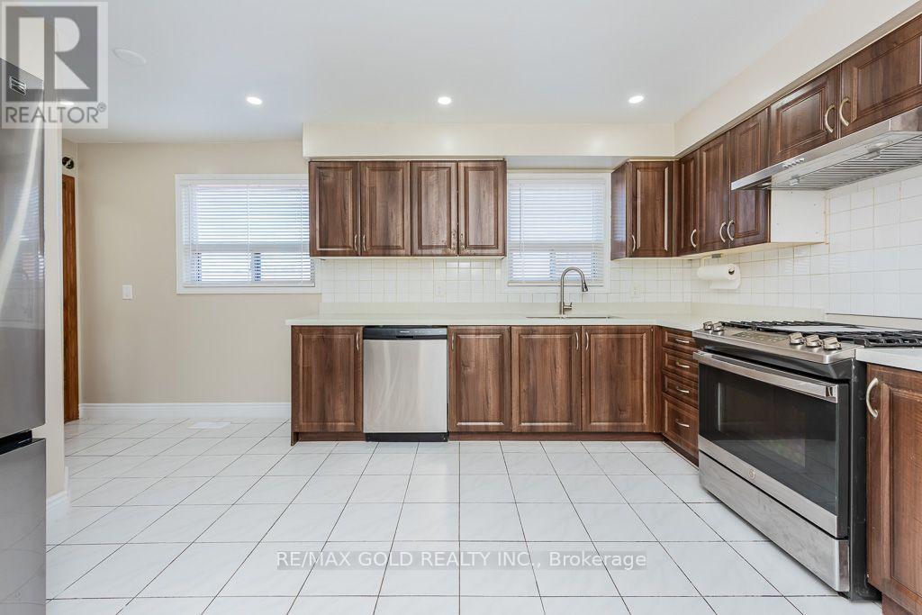 7283 Sigsbee Drive, Mississauga, Ontario  L4T 3L6 - Photo 6 - W13880798