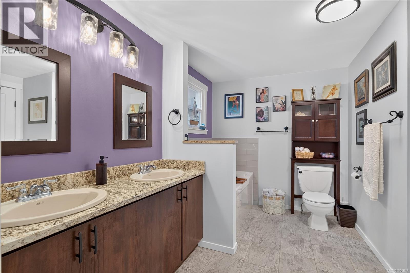 6071 Pine Ridge Cres