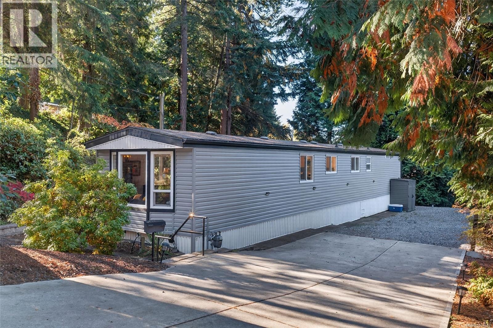 6071 Pine Ridge Cres