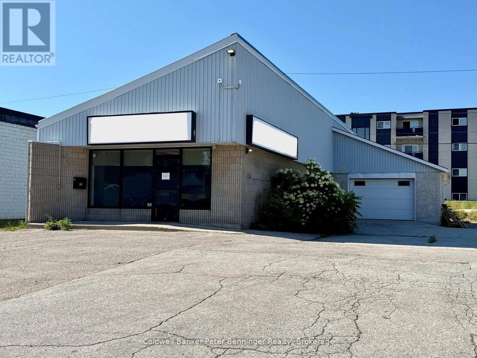 594 11TH STREET, Hanover, Ontario