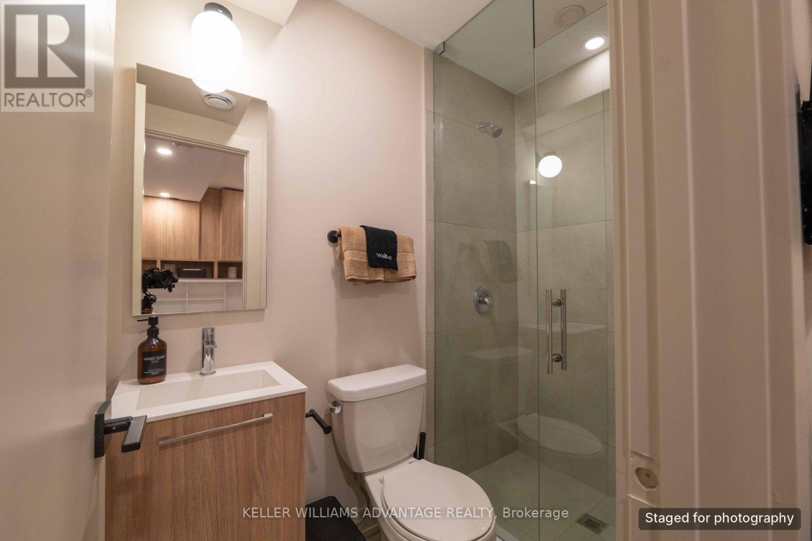 B - 23 Ross Street, Toronto (Kensington-Chinatown), Ontario  M5T 1Z8 - Photo 11 - C13412074