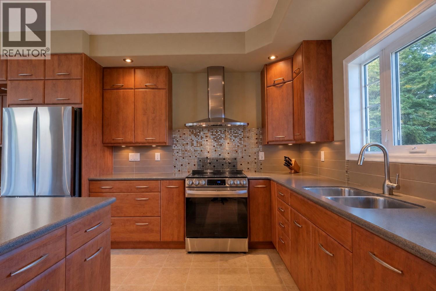 133 Devon Drive, Penticton, British Columbia  V0H 1R5 - Photo 8 - 10403194