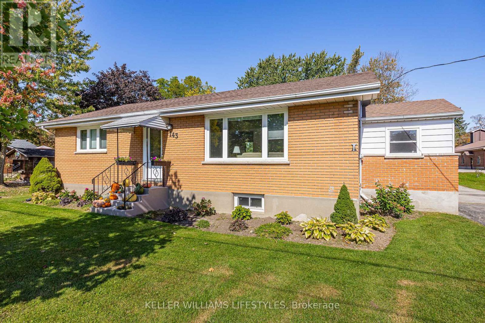 143 Annie Ada Shipley Street, North Middlesex, Ontario  N0M 1A0 - Photo 3 - X13880856