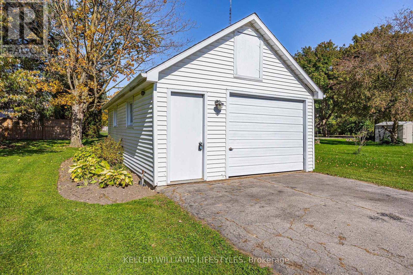 143 Annie Ada Shipley Street, North Middlesex, Ontario  N0M 1A0 - Photo 31 - X13880856