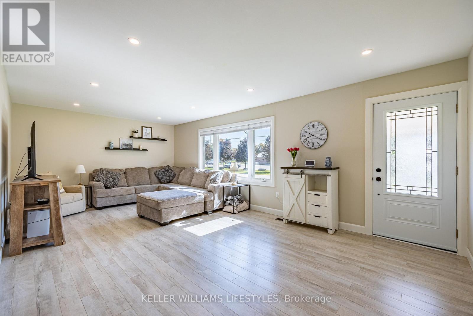 143 Annie Ada Shipley Street, North Middlesex, Ontario  N0M 1A0 - Photo 6 - X13880856