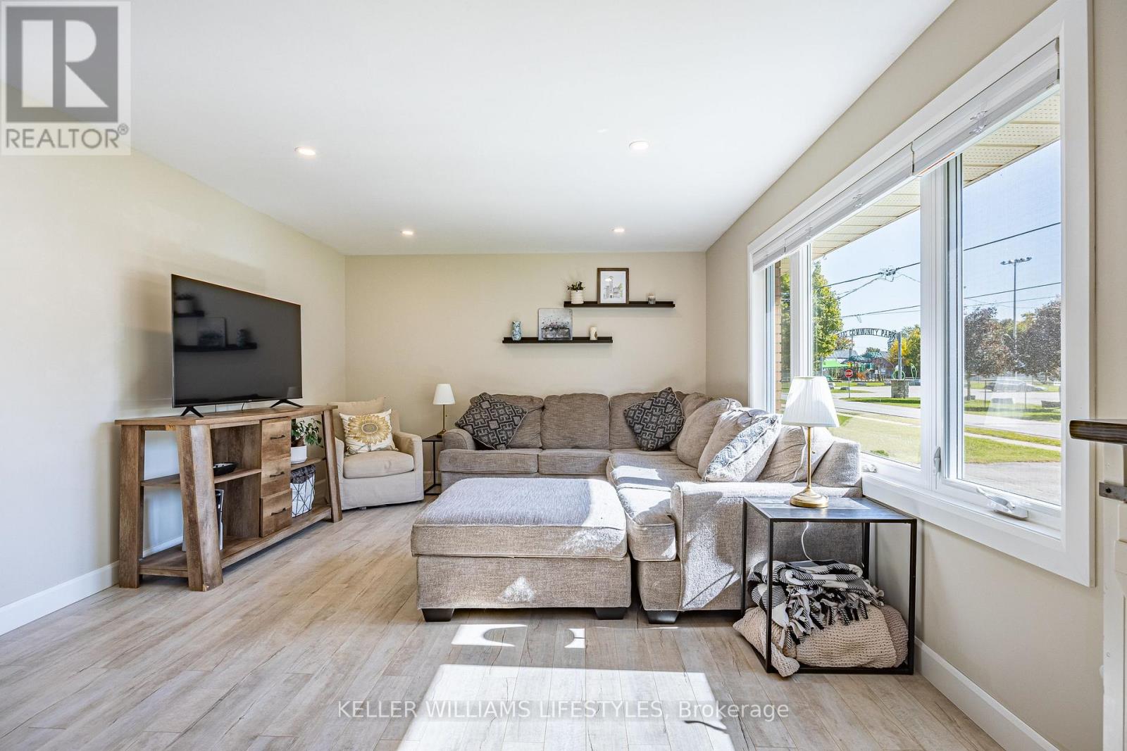 143 Annie Ada Shipley Street, North Middlesex, Ontario  N0M 1A0 - Photo 8 - X13880856