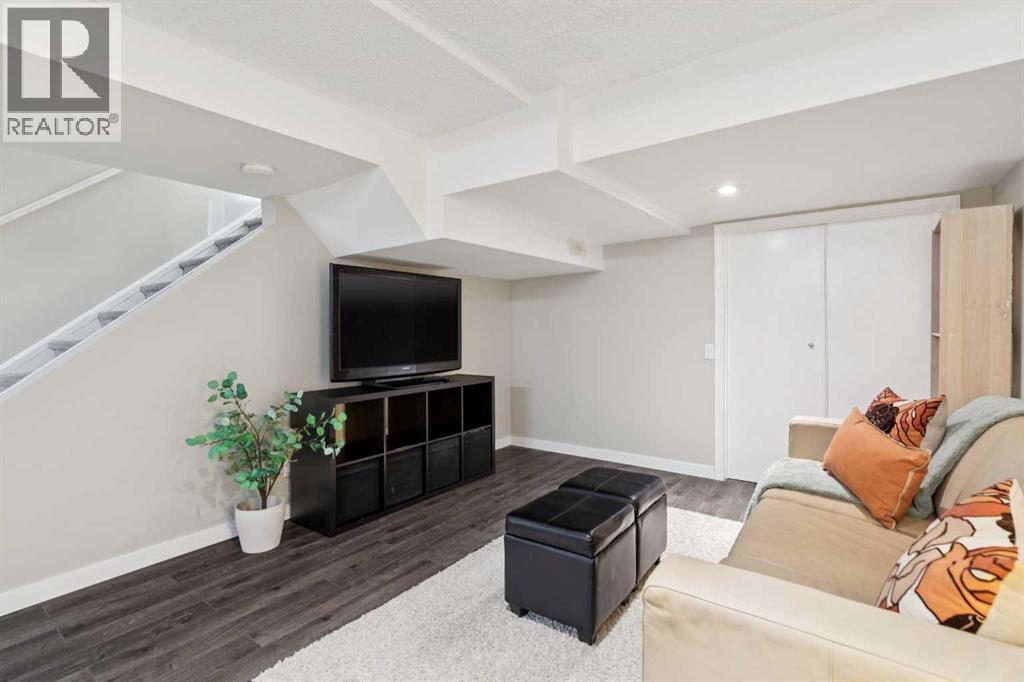 7 Woodgreen Crescent SW, Calgary, Alberta  T2W 4A4 - Photo 34 - A2349261