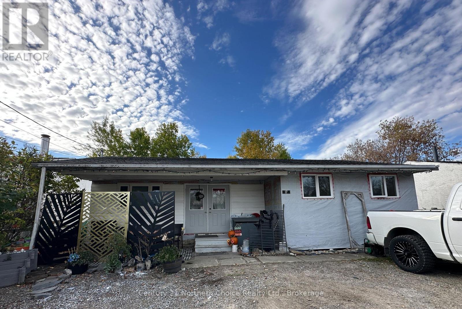 17 Poplar Avenue, Ear Falls, Ontario  P0V 1T0 - Photo 1 - X13880912