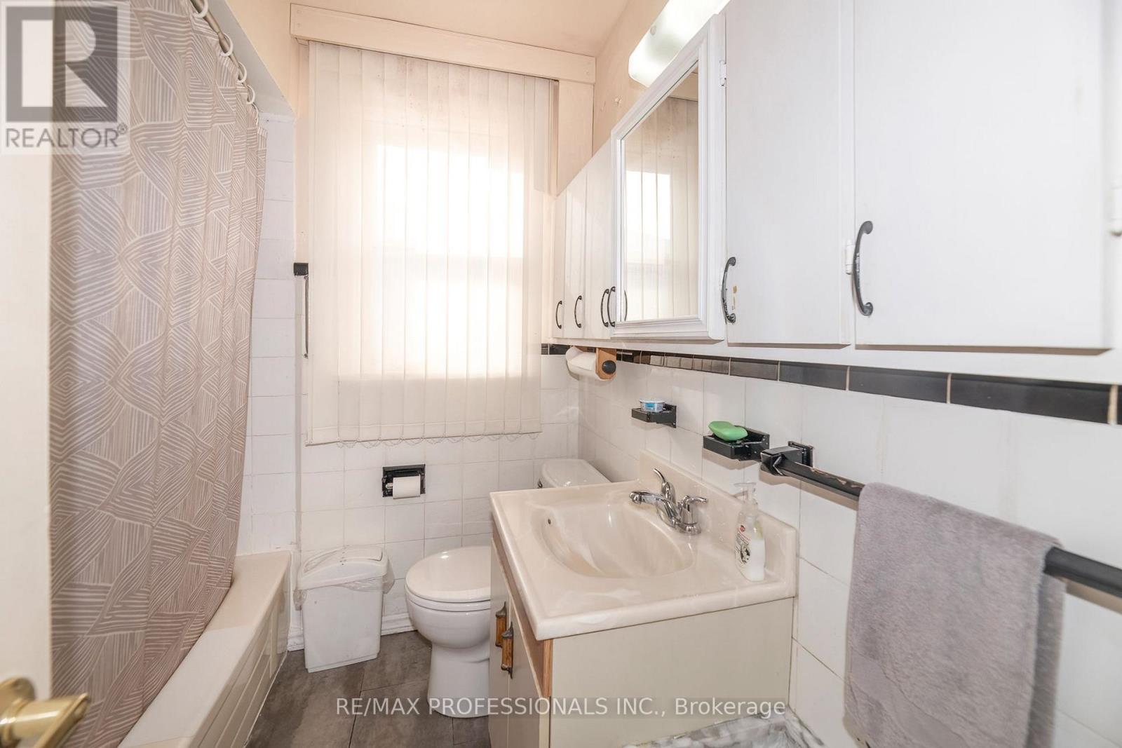 79 Silverhill Drive, Toronto, Ontario  M9B 3W4 - Photo 12 - W13875322