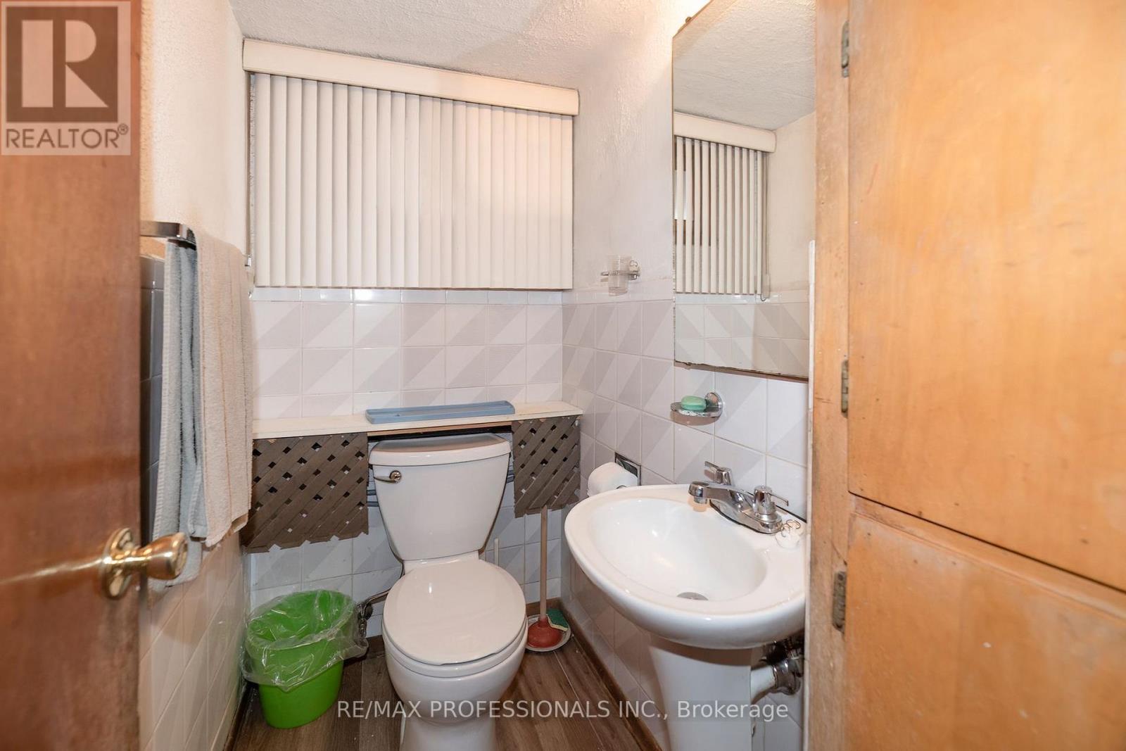 79 Silverhill Drive, Toronto, Ontario  M9B 3W4 - Photo 16 - W13875322