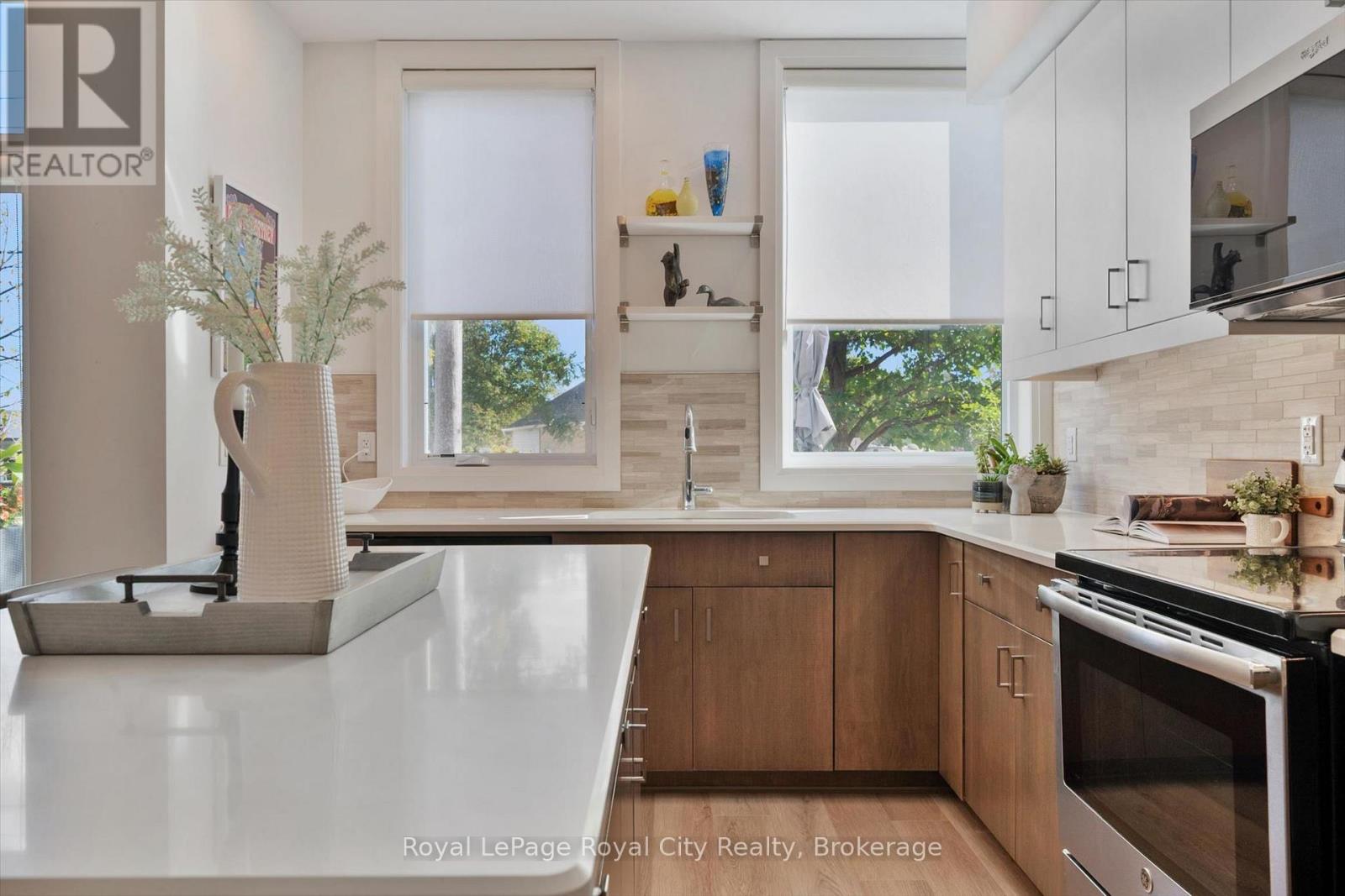 At7 - 53 Arthur Street S, Guelph (St. Patrick's Ward), Ontario  N1E 0P5 - Photo 3 - X13880950