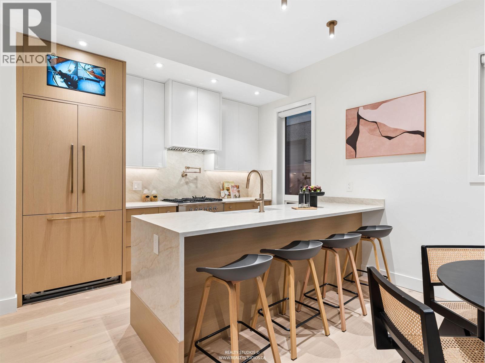 2 2541 E 2nd Avenue, Vancouver, British Columbia  V5M 1C7 - Photo 1 - R3174047