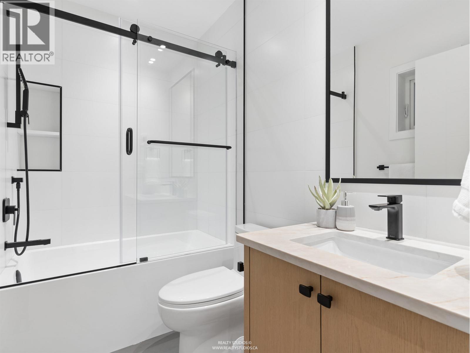 2 2541 E 2nd Avenue, Vancouver, British Columbia  V5M 1C7 - Photo 17 - R3174047