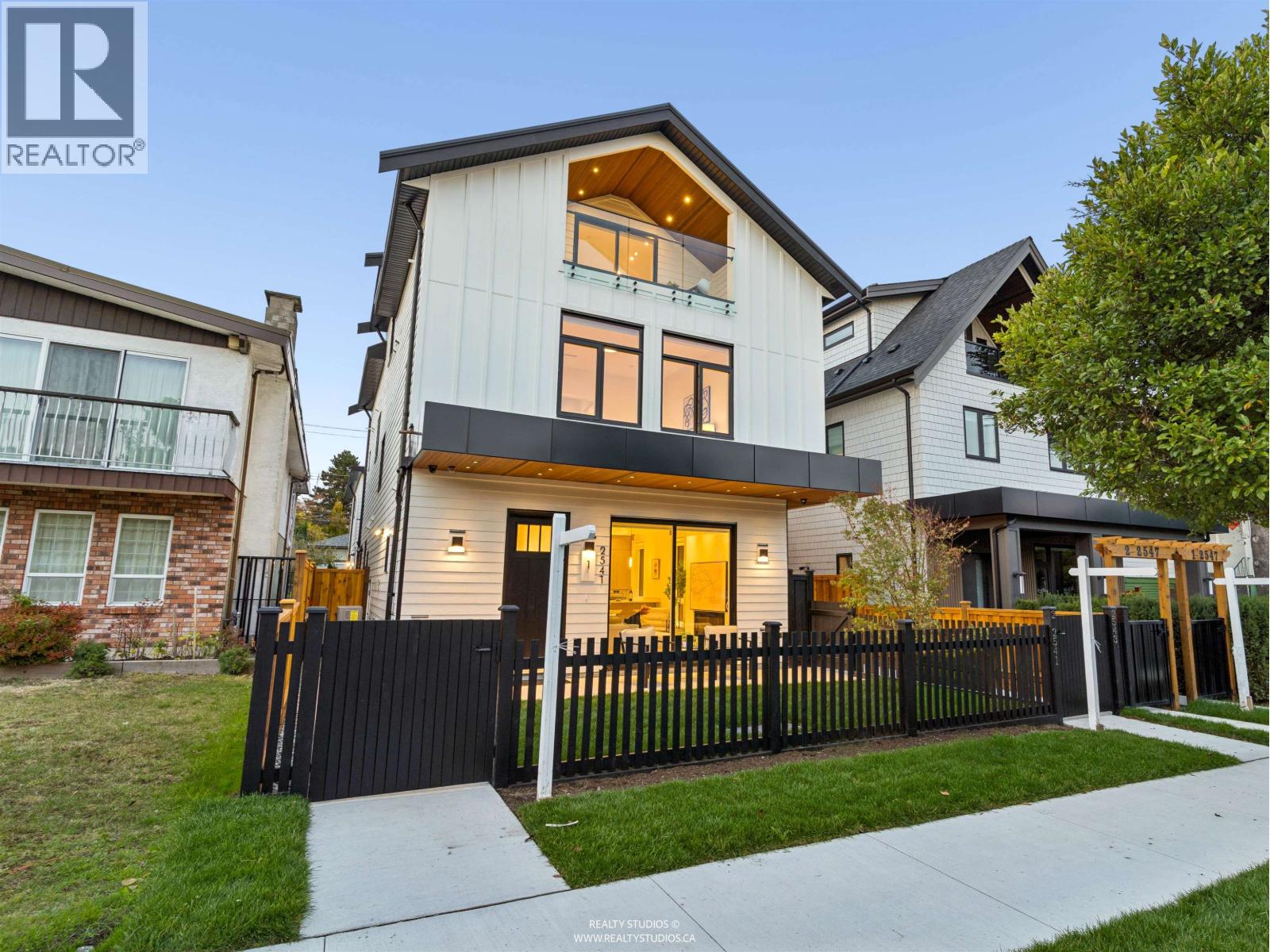 2 2541 E 2nd Avenue, Vancouver, British Columbia  V5M 1C7 - Photo 27 - R3174047
