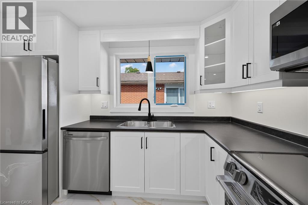 331 East 17th Street, Hamilton, Ontario  L9A 4M9 - Photo 7 - 40870143
