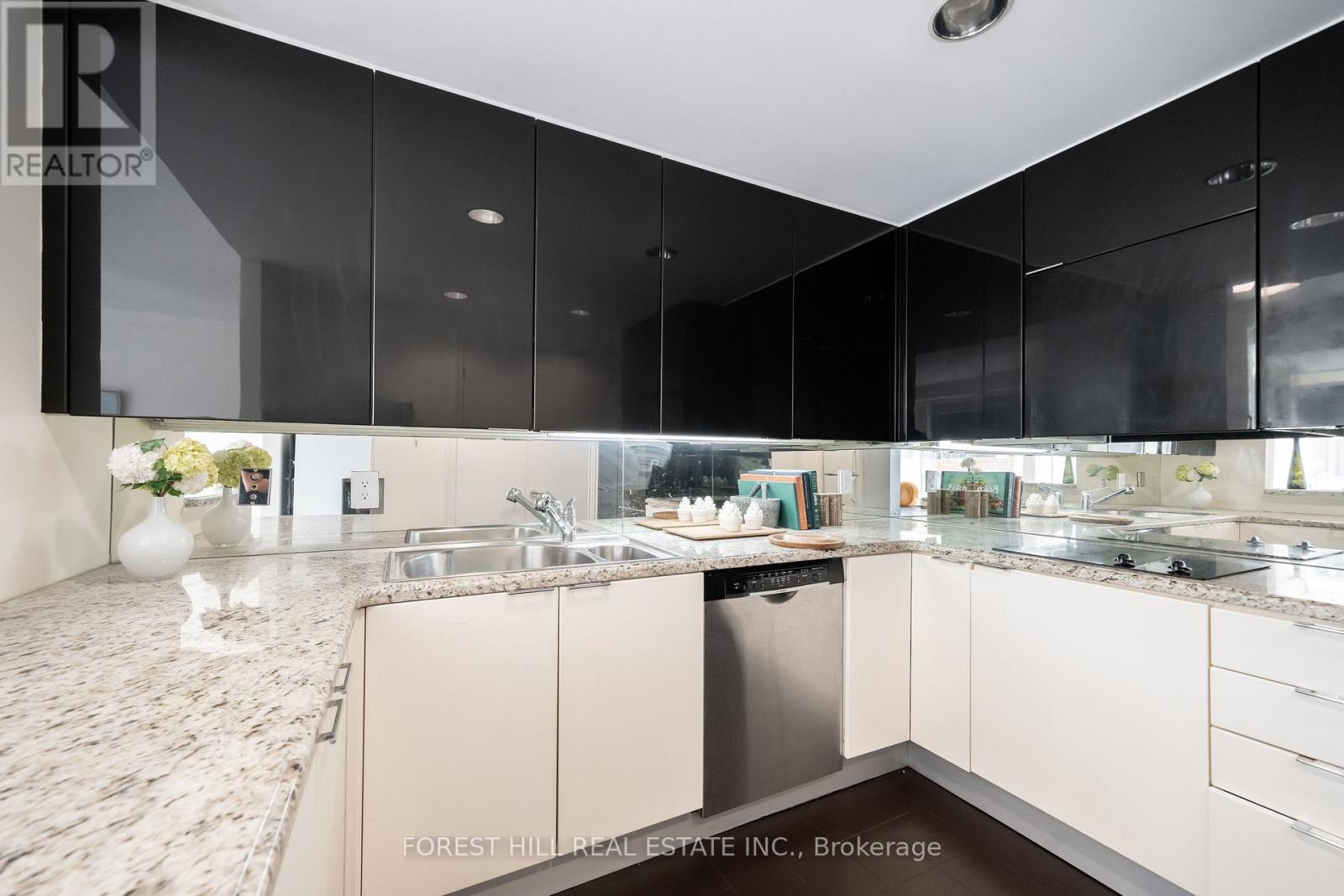 215 - 77 Avenue Road, Toronto, Ontario  M5R 3R8 - Photo 14 - C13878912