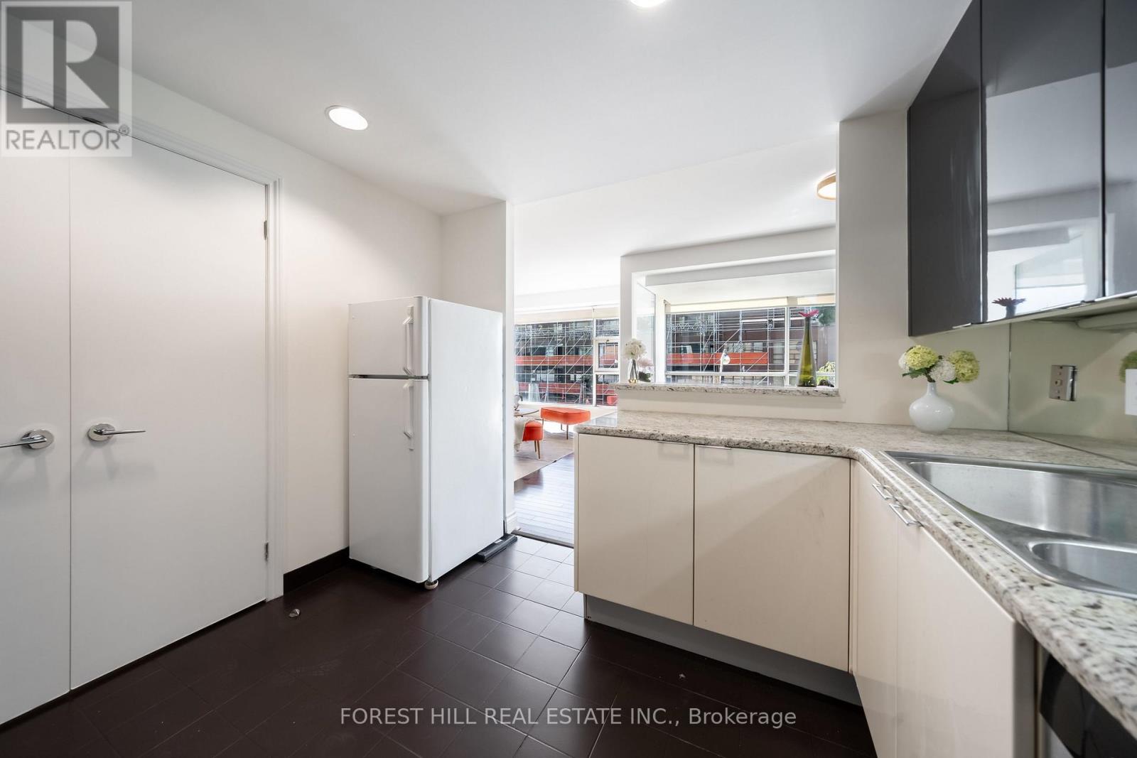 215 - 77 Avenue Road, Toronto, Ontario  M5R 3R8 - Photo 16 - C13878912