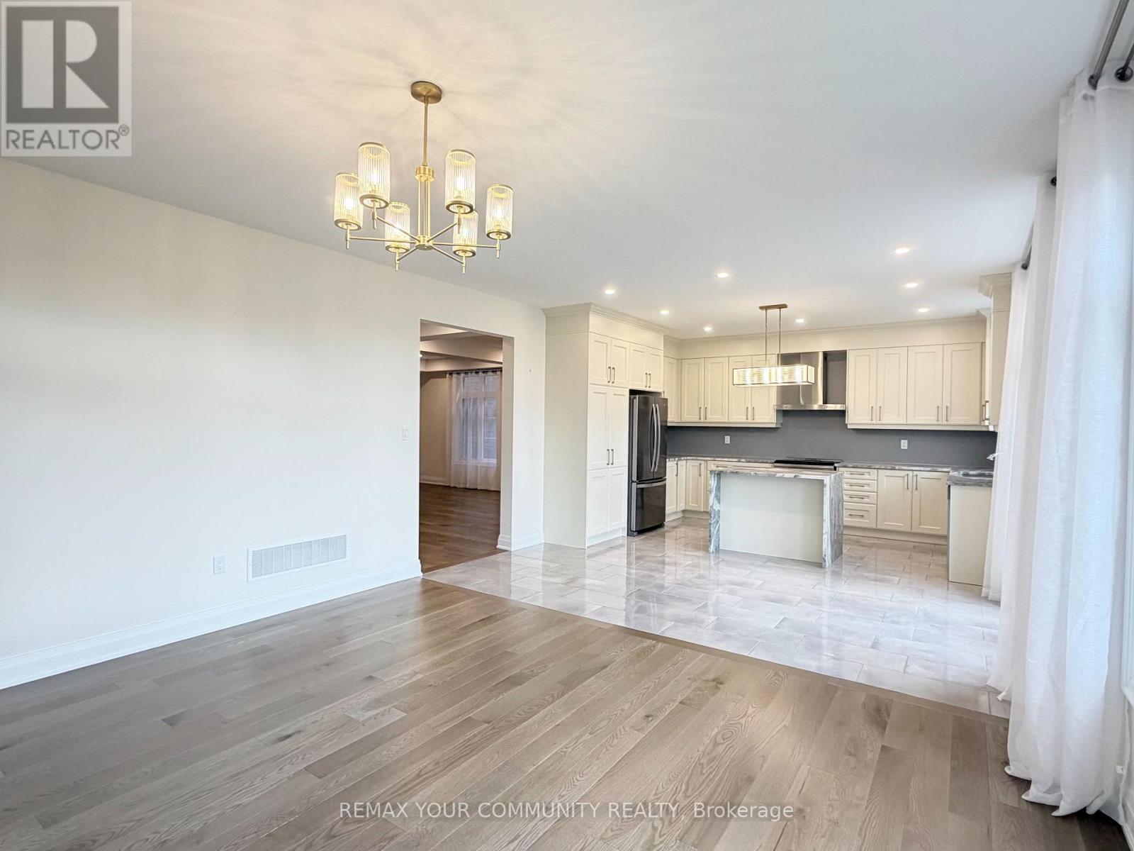 22 Upbound Court, East Gwillimbury, Ontario  L9N 0W1 - Photo 2 - N13856750
