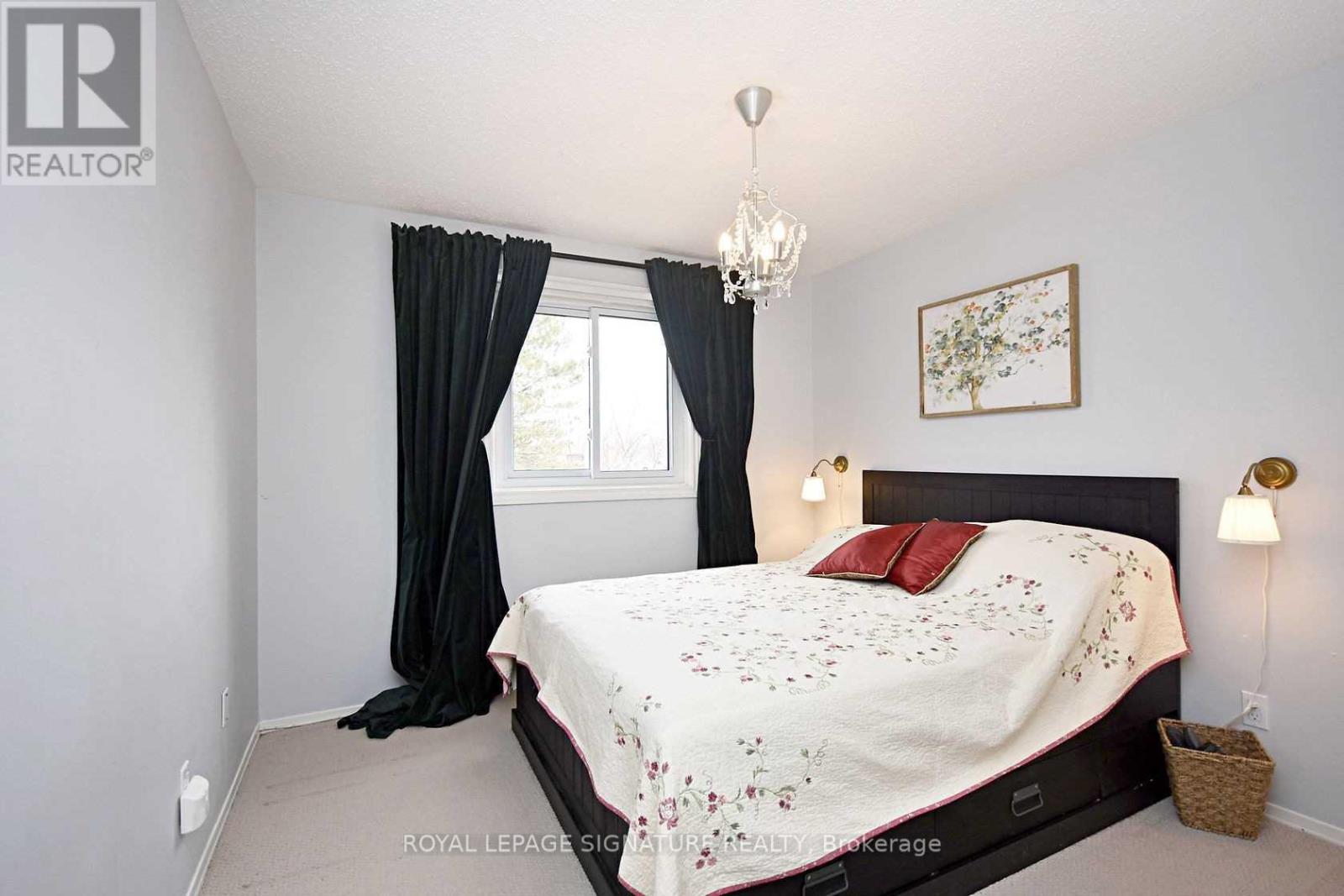 6303 Plowmans Heath, Mississauga, Ontario  L5N 3W1 - Photo 8 - W13880878