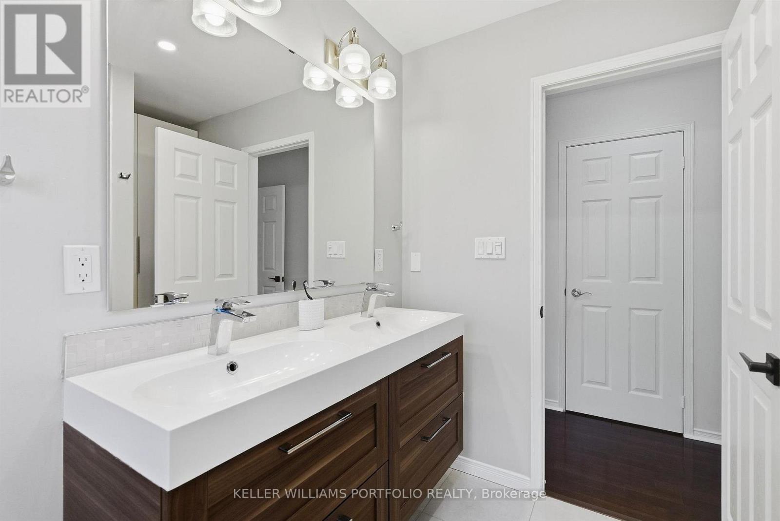 5723 Keldrew Avenue, Mississauga, Ontario  L5M 7B9 - Photo 27 - W13880882