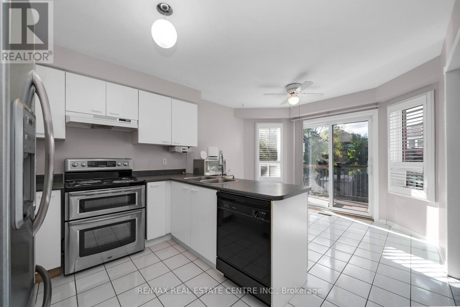 39 Killaloe Crescent, Halton Hills, Ontario  L7G 5N2 - Photo 5 - W13880908