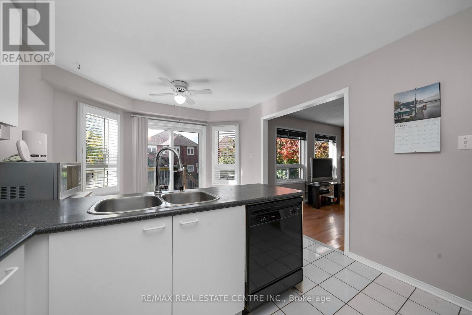 39 Killaloe Crescent, Halton Hills, Ontario  L7G 5N2 - Photo 7 - W13880908