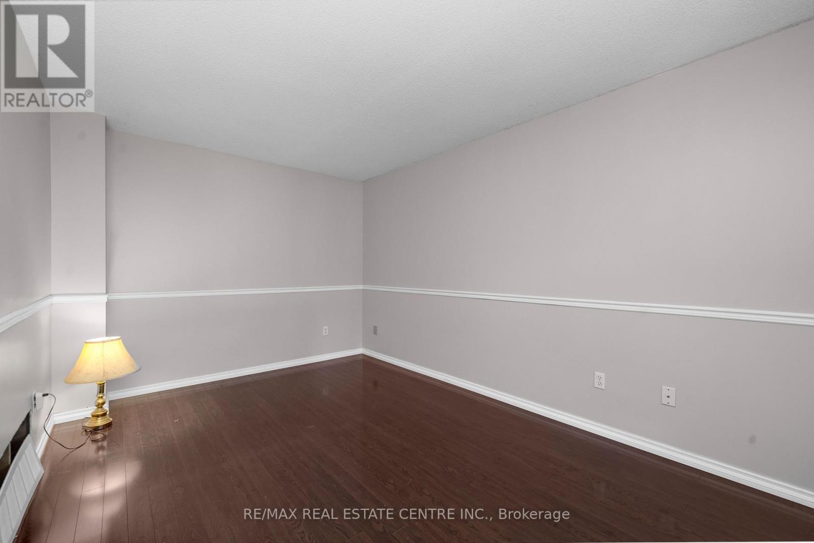 39 Killaloe Crescent, Halton Hills, Ontario  L7G 5N2 - Photo 9 - W13880908