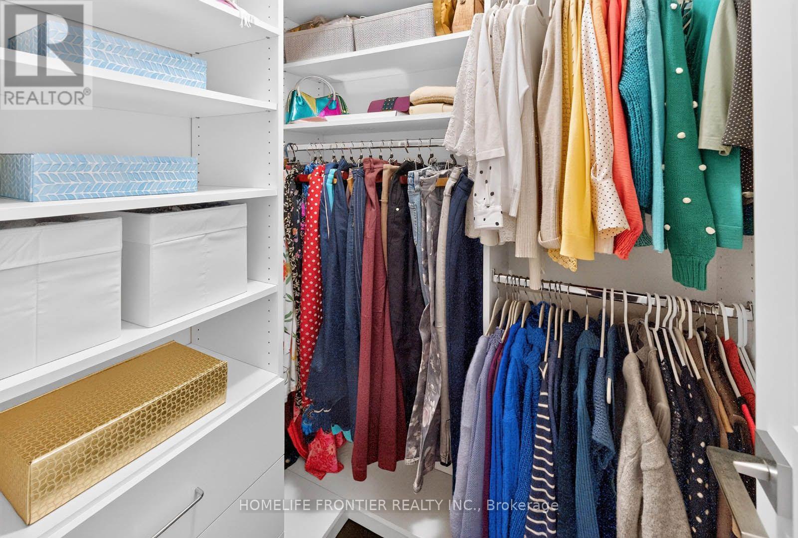 706 - 2 Old Mill Drive, Toronto, Ontario  M6S 0A2 - Photo 13 - W13880966