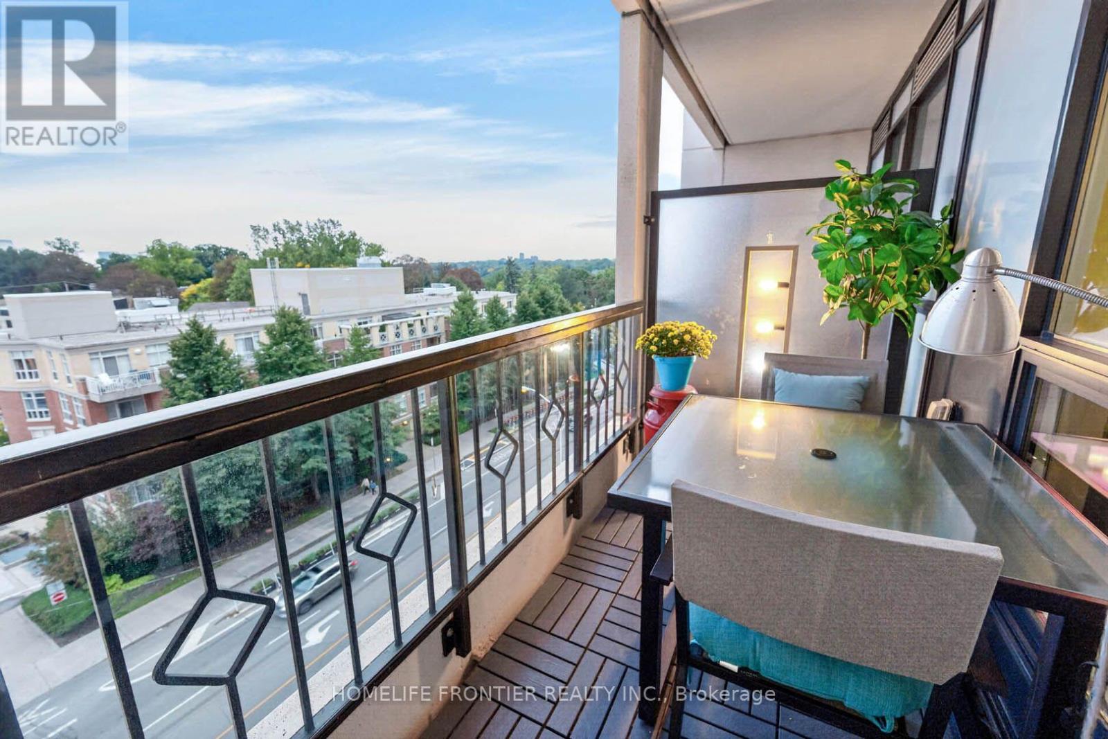 706 - 2 Old Mill Drive, Toronto, Ontario  M6S 0A2 - Photo 19 - W13880966