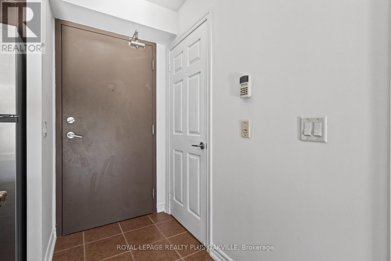 206 - 2365 Central Park Drive, Oakville, Ontario  L6H 0C7 - Photo 9 - W13767644
