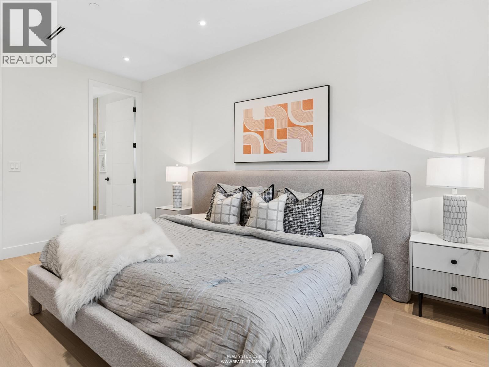 2543 E 2nd Avenue, Vancouver, British Columbia  V5T 4C1 - Photo 1 - R3174053